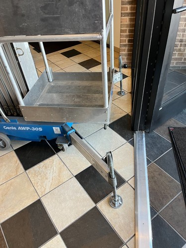 GENIE AWP-30S, ELECTRIC 30' SCISSOR LIFT, VERTICAL MAST, SINGLE MAN LIFT, 2011 - Picture 2 of 12