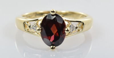 Granat & Dimond Ring in 10 Karat Gelbgold 1,25 Karat Größe 7