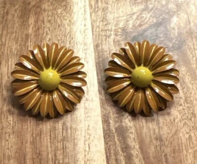 Vintage 1960s Brown & Yellow Enamel Daisy Demi-Parure Metal Clip-on Earrings