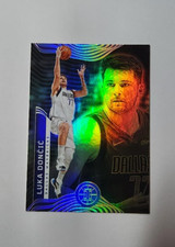 2021-22 Panini Illusions Luka Doncic Emerald Holo Foil No. 70 Mavericks