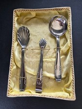 Versilbertes Vorlegebesteck-Set M 100 – Muschel-Dekor (3-teilig, Etui)