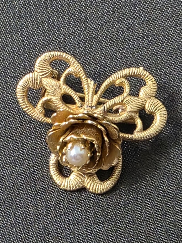 Estate - Gold Tone - Floral  - Vintage  Brooch - Item  279