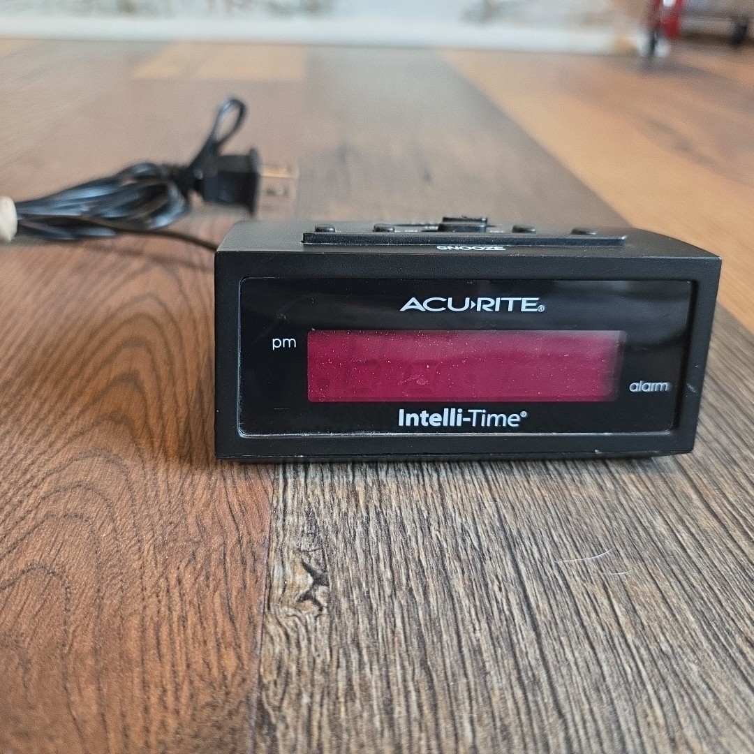 Acurite 7 " Intelli time Digital Alarm Clock 13003 Digital Electric photo