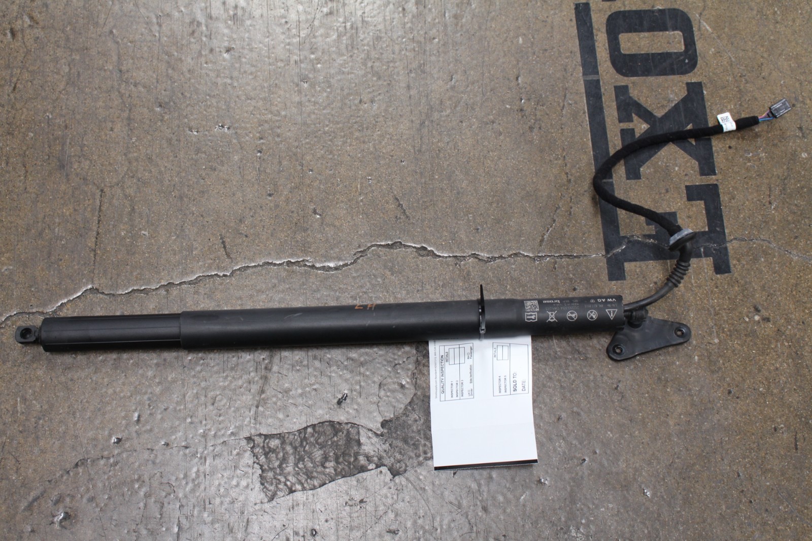Lamborghini Urus, LH, Left, Trunk Lid Strut, Used, P/N 4ML827851E