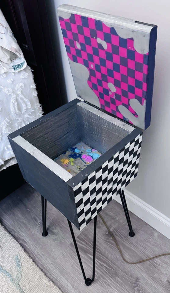 1 de 1- Mesa auxiliar Nerds personalizada maximalista Foto 4 de 4