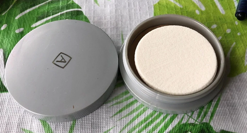 Almay Amazing Lasting Powder- Medium - Image 2 of 4