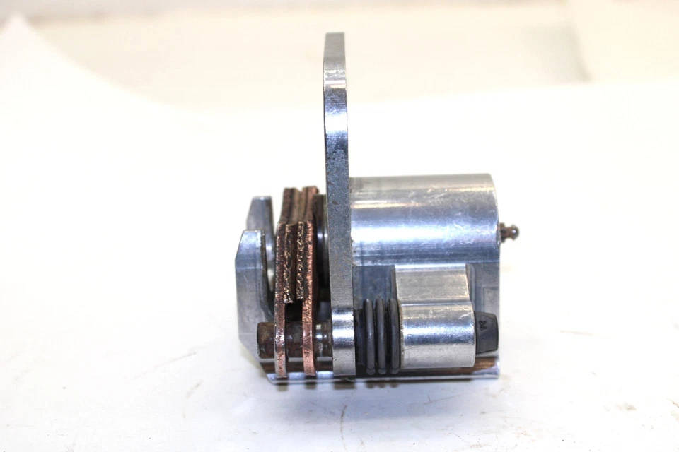 Pinza delantera derecha Polaris Magnum 425 1995 OEM 1910310 Q254 Foto 3 de 4