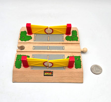 BRIO Wooden Railway Road Crossing Track with Gates Arms - Thomas  Friends Train