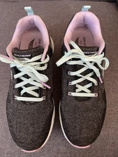 Skechers Arch Fit Women’s Sneakers Black Knit Lavender Trim Size 8 New Condition