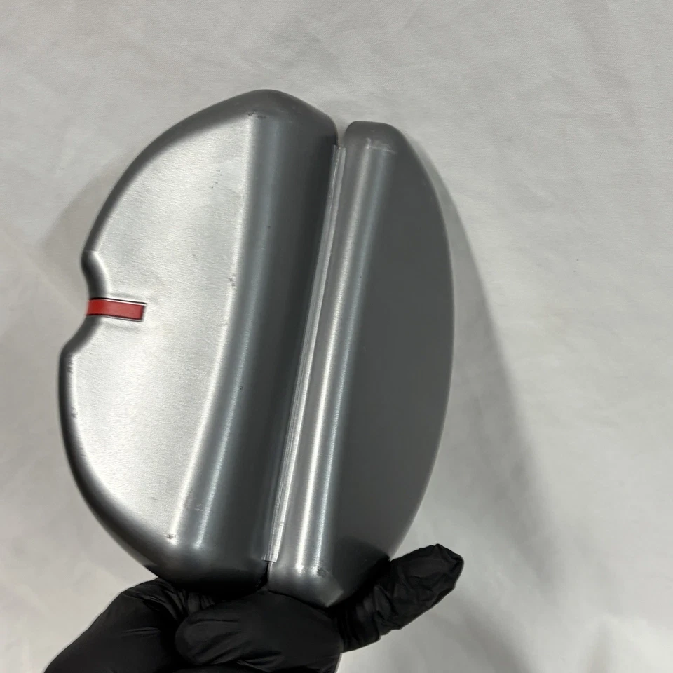 Estuche rígido gris Prada Linea Rossa Foto 4 de 4