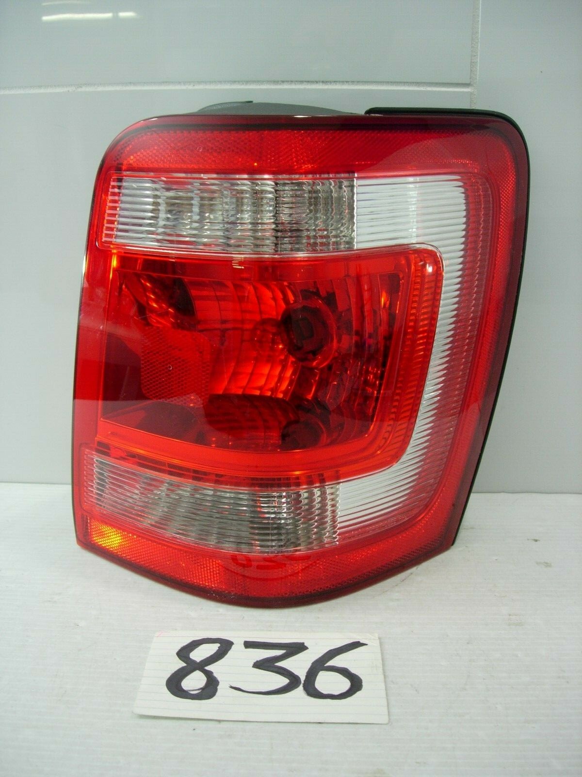 08 09 10 11 12 Ford Escape PASSENGER Side Tail Light Used Rear Lamp #836-T 