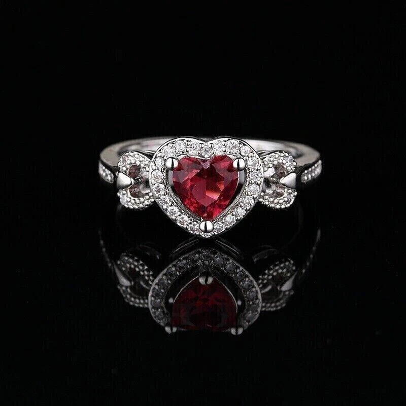 Anillo de compromiso para mujer 2 quilates corte corazón simulado rubí rojo chapado en oro blanco 14K Foto 3 de 3