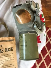 Vintage Antique Gas Mask 1943 US WW2 Noncombatant MIA2-1-1 Medium Adult
