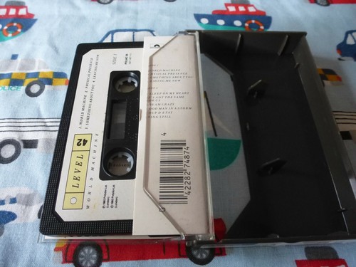 LEVEL 42 WORLD MACHINE EXTRA TRACK DREAM CRAZY 1985 POLYDOR AUDIO CASSETTE ALBUM - Picture 5 of 7