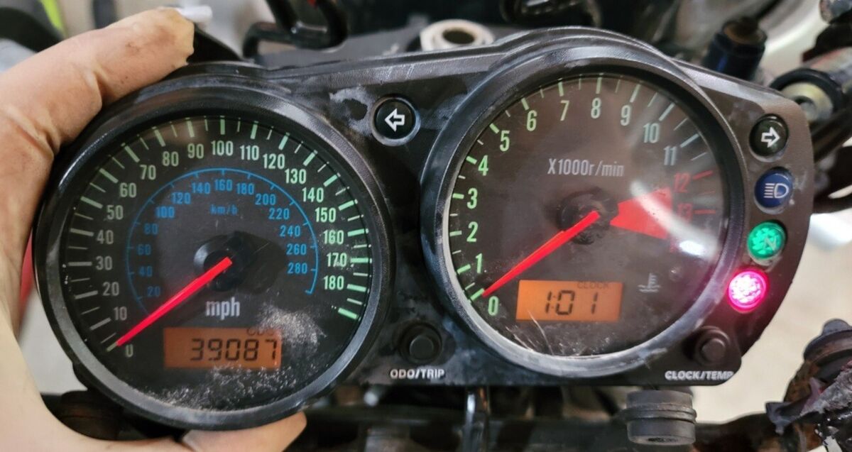 02 03 2002 2003 KAWASAKI ZX9 ZX9R SPEEDOMETER SPEEDO GAUGE 02 03 2002 2003 KAWASAKI ZX9 ZX9R SPEEDOMETER SPEEDO GAUGE