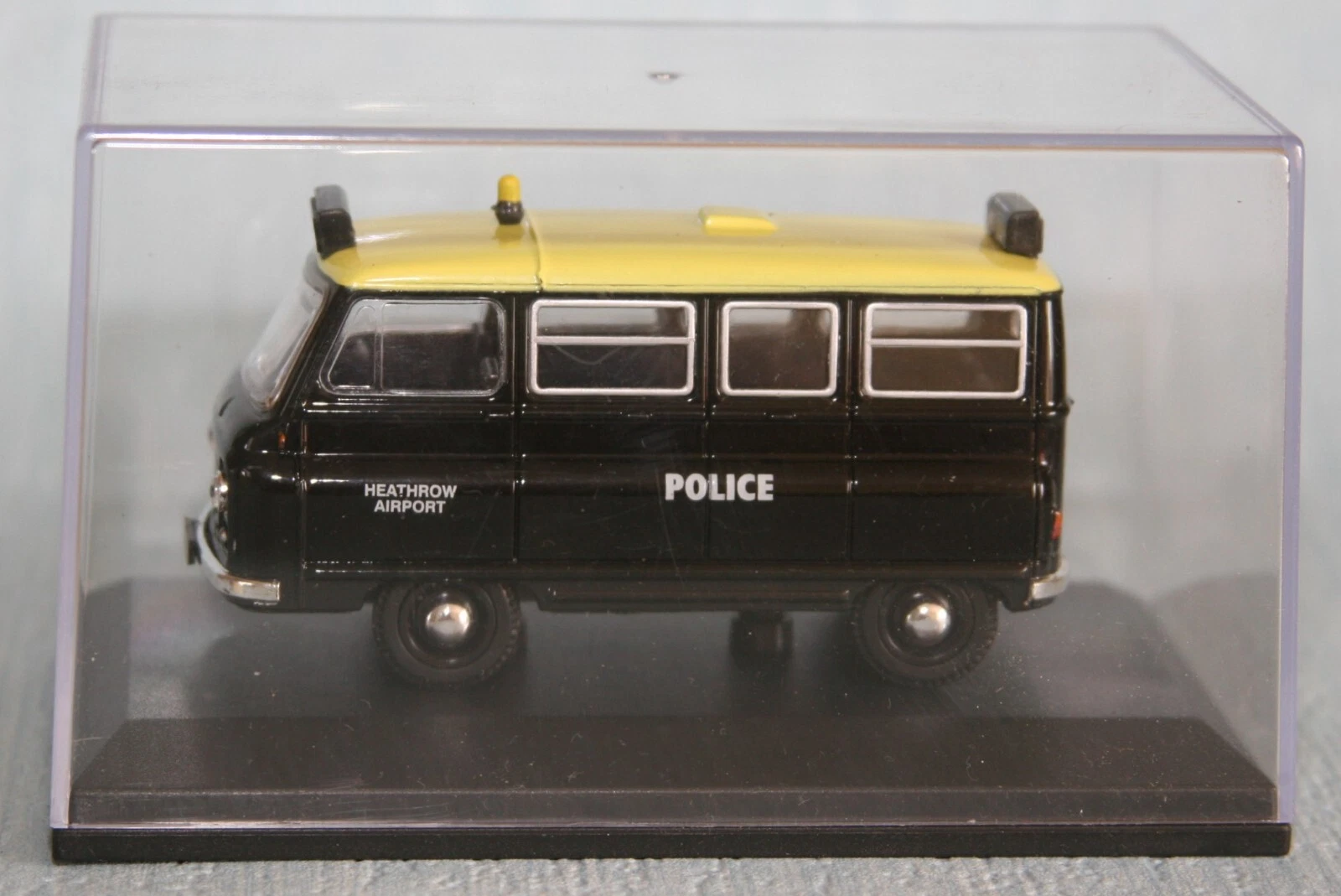 VANS OXFORD DIECAST 1:43 JA007 AUSTIN J2 HEATHROW POLICE VAN EDIZIONE LIMITATA IMBALLATO
