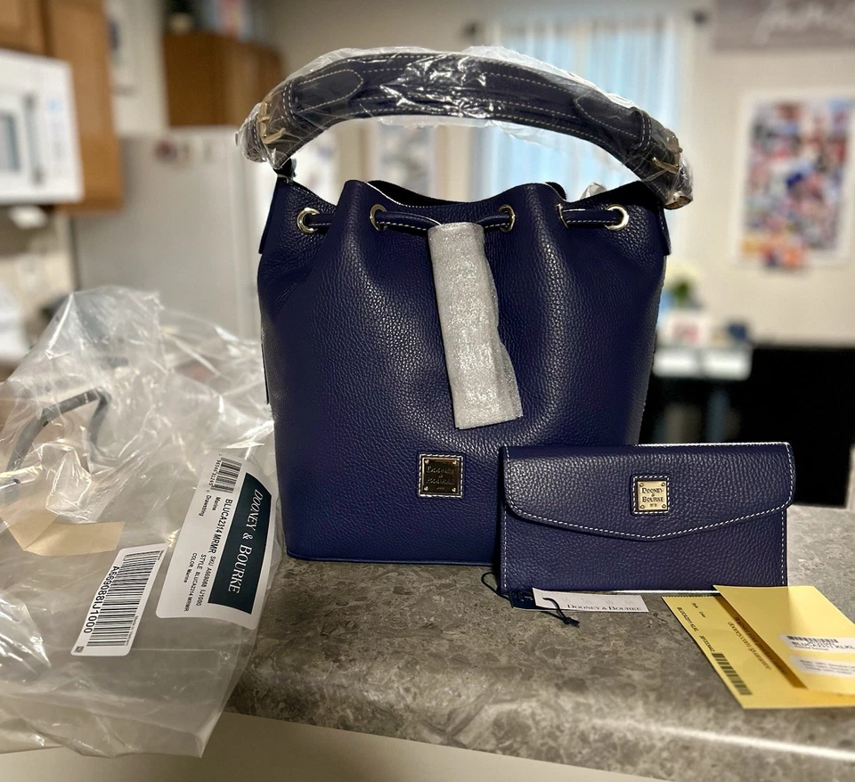 NWT DOONEY AND BOURKE LUCCA LEATHER DRAWSTRING BUCKET BAG With Matching WALLET - Image 2 of 4