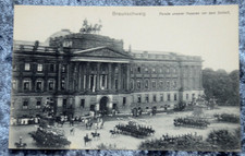 66357 Postkarte Braunschweig Parade unserer Husaren vor dem Schloß