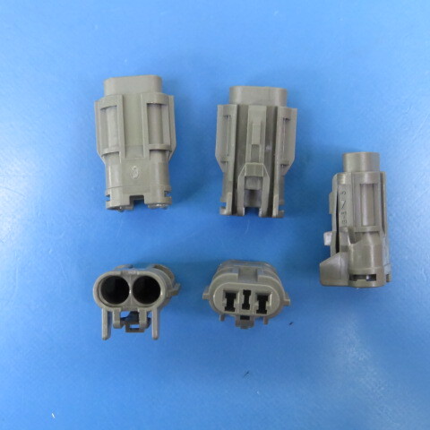 YAZAKI 7123-1424-40 Qty of 60 per Lot Automotive Connectors CONN