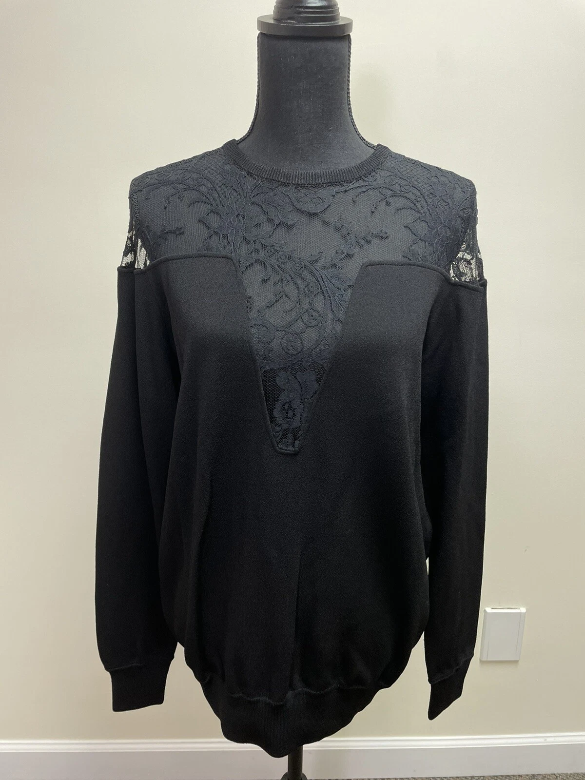 Givenchy — Givenchy Graphic Lace Crew Pull Black Lace / Viscase Knit