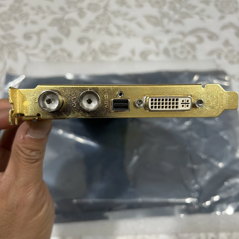 ATI All In Wonder X1800XL X1800 256MB PCI-e Video Card 102A5220311 - Image 3 of 3