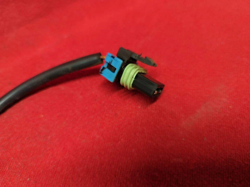 1998 1999 2000 2001 2002 Dodge Durango Tailgate Trunk Latch PIGTAIL CONNECTOR - Image 2 of 4