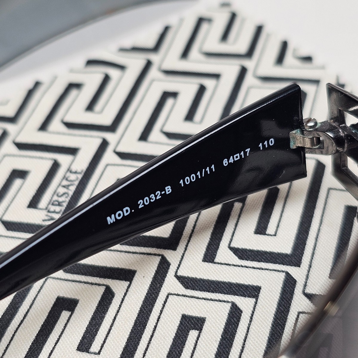 Versace Sunglasses 2004 Vintage Black Gunmetal Wrap MOD 2032 