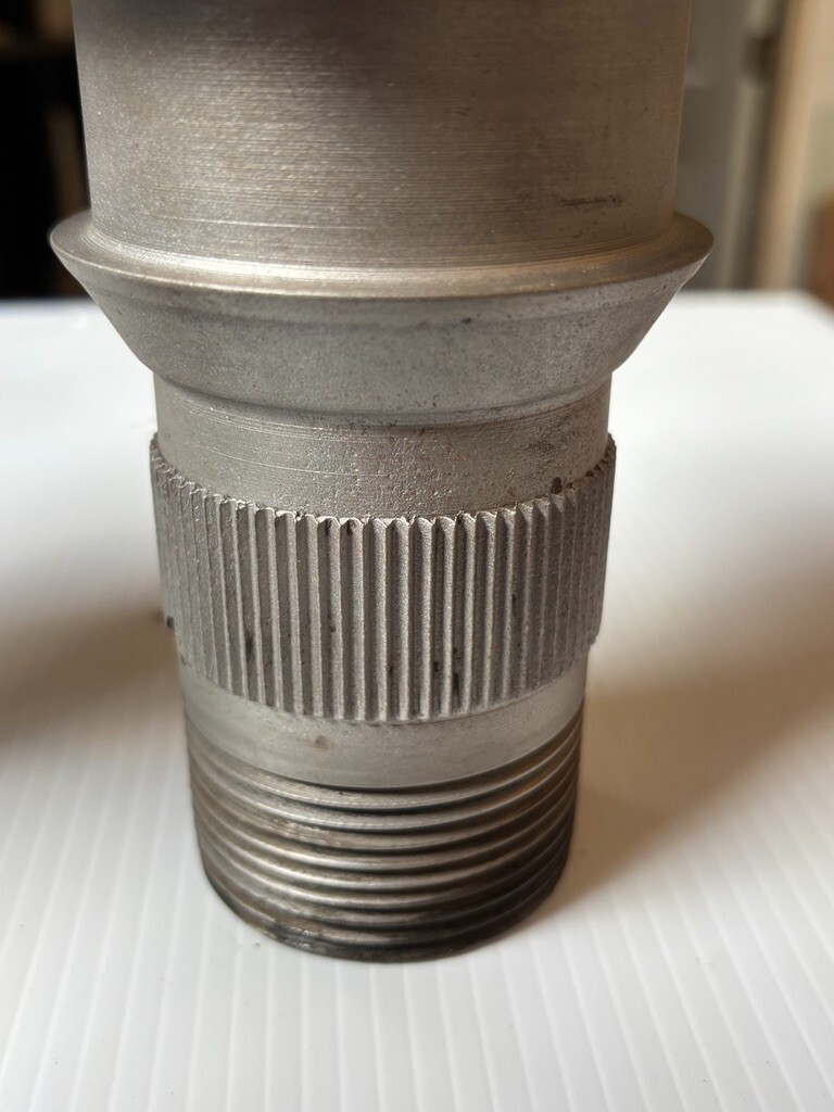 Aston Martin db4 db5 db6 front hubs LH and RH side. 52mm + spinners