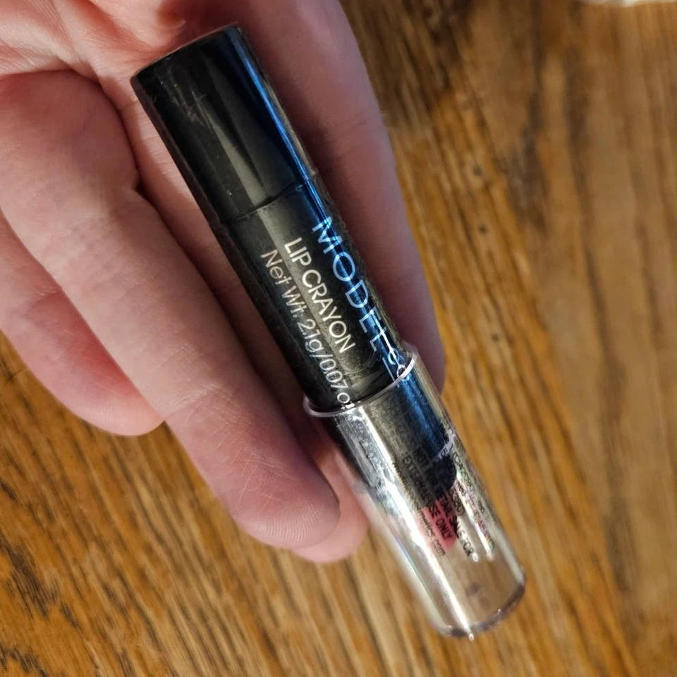 NOVO! Lápis labial rosa parisiense ModelCo - Imagem 4 de 4