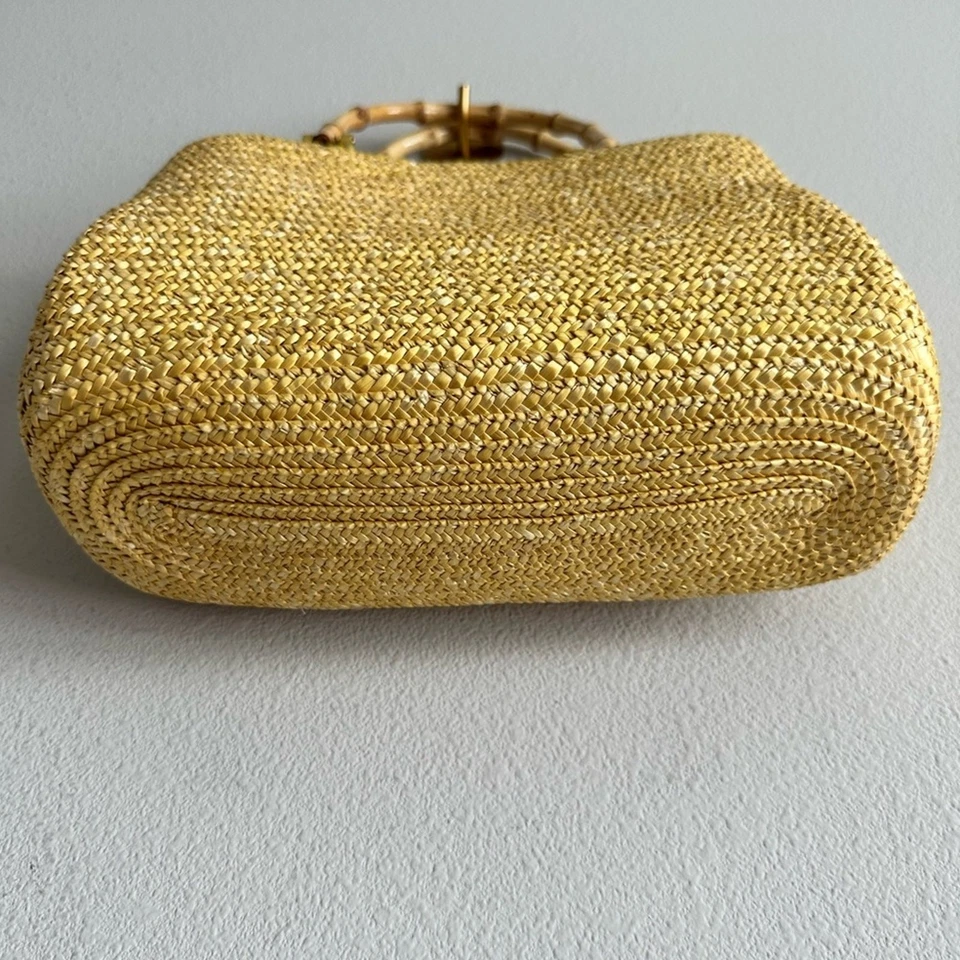 Bolso de Mano Croft & Barrow Amarillo Paja con Asas de Bambú y Forro de Lunares Foto 2 de 4