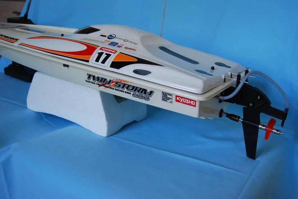 Vintage RC Boat KYOSHO Twin Storm 800 Top Very Rare FIRST EDITION - Bild 3 von 4