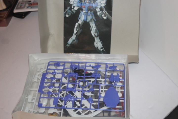 Bandai Gundam Wing Endless Waltz Sandrock Custom HG 1/144 EW-07