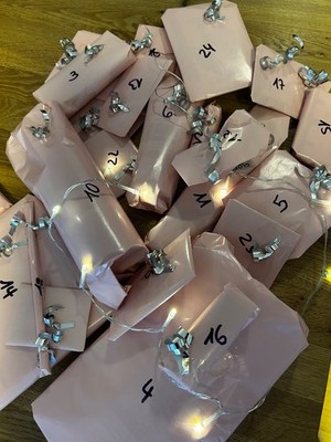 Adventskalender Paket Frauen Überraschung  Kosmetik Pflege Deko Haushalt