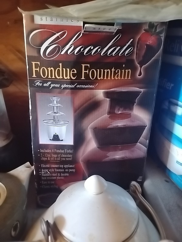 Chocolate Fountain Fondue Fountain 3 Tier 24 Oz Nostalgia Electrics, NEW In Box
