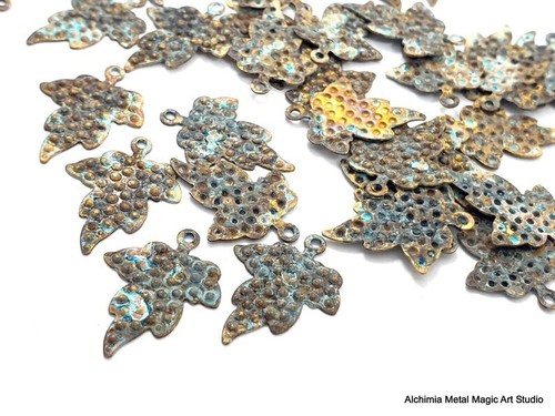 30ps Maple leave charm brass green verdigris rustic patina Jewelry findings 605A - Picture 6 of 7