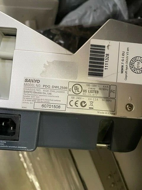 SANYO PDG-DWL2500 DLP Projektor gebraucht Nahdistanz - Bild 4 von 4
