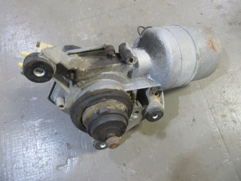 1968 Chevrolet Impala Belair windshield wiper motor core for parts or rebuild - Image 3 of 3