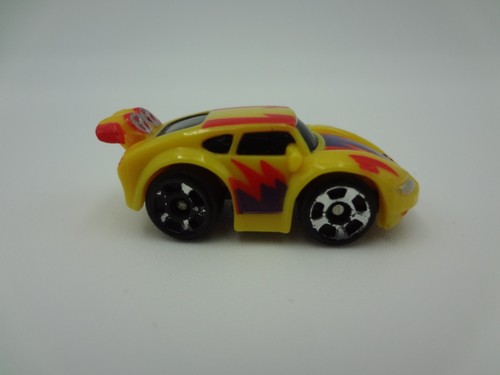 Coche deportivo Micro Machines amarillo rojo