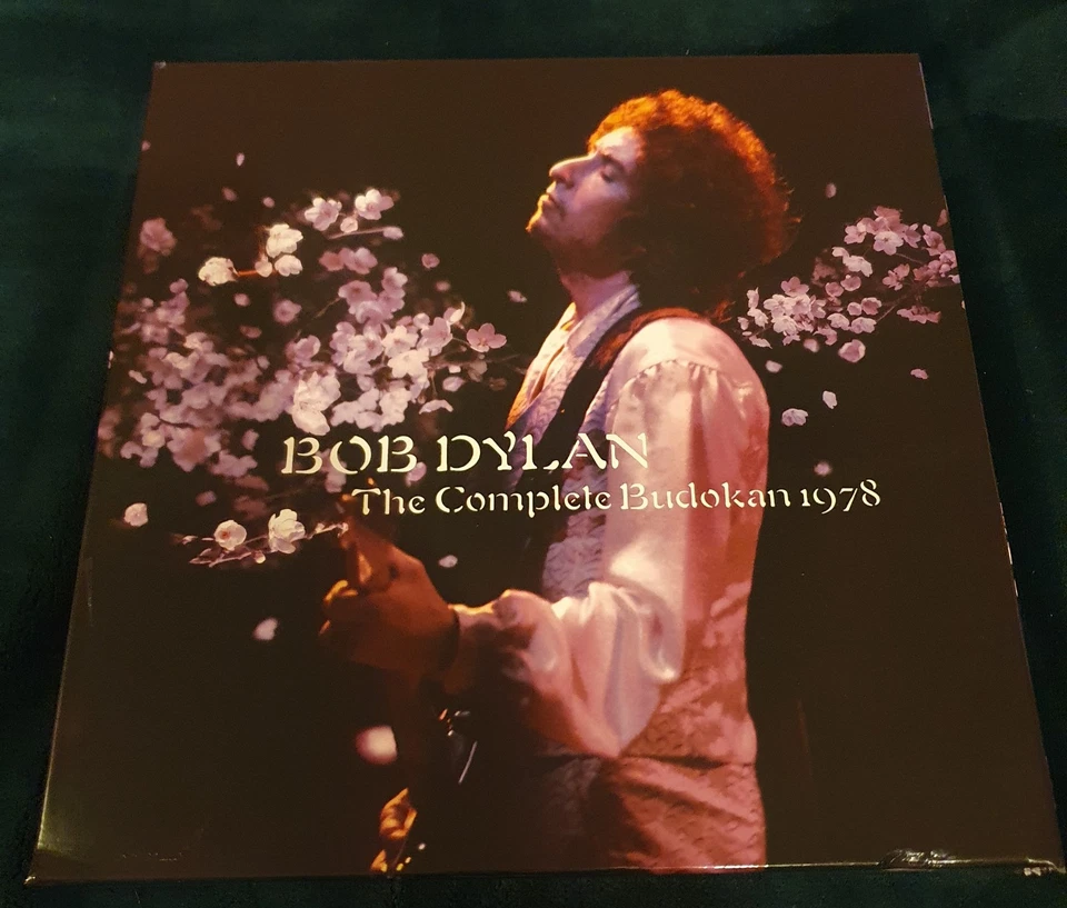 BOB DYLAN - The Complete Budokan 1978 (New 4CD + Book set + inserts) Damaged Box - Image 3 of 4