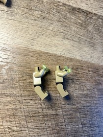 LEGO Star Wars Poggle the Lesser Minifigure lot of 2 - 75017 Duel on Geonosis