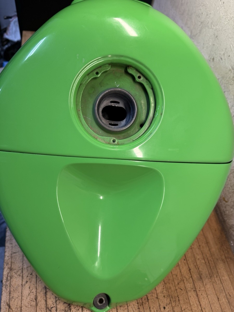 2005 2006 05 06 KAWASAKI NINJA ZX6R 636 OEM GAS TANK FUEL CELL