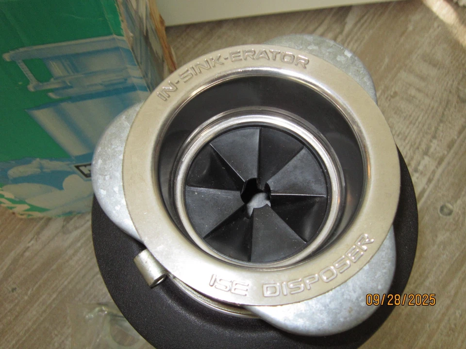 Insinkerator 77 Inoxidable, Reverso Automático, Eliminación de Basura 3/4 HP Nuevo Stock Antiguo Foto 4 de 4