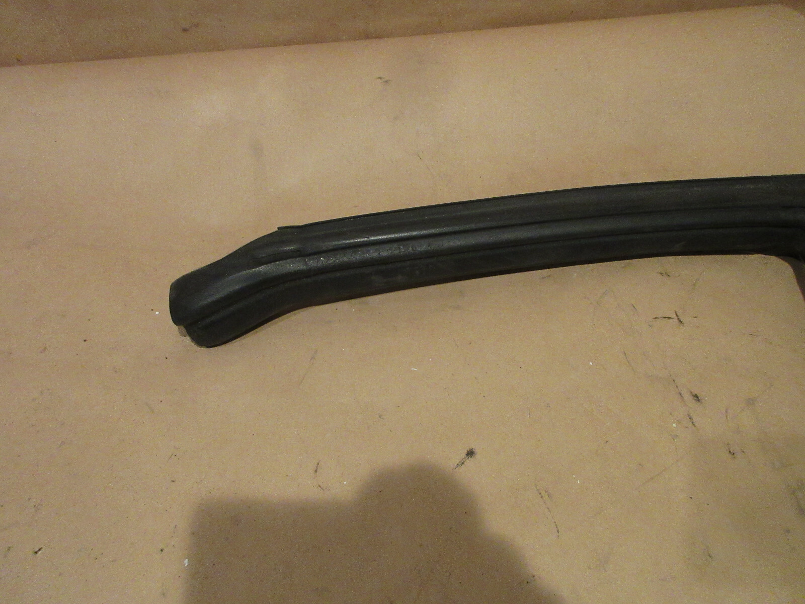 Maserati GranTurismo RH Door Upper Gasket P/N 80089100