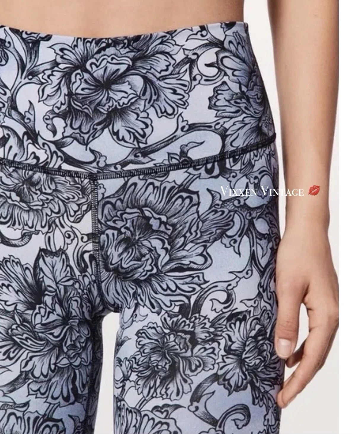 LULULEMON 'WUNDER UNDER HIGH RISE CROP LEGGING 21"' IN HANAKATOBA STARLIGHT $88
Opens in a new windo