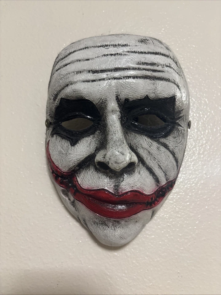 RARO HEATH LEDGER JOKER CABALLERO OSCURO RESINA FUNDIDA MÁSCARA CON CORREA Foto 2 de 4