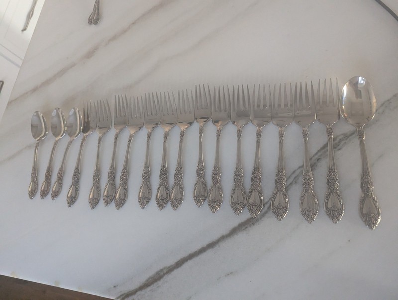 18 Oneida Wordsworth 14 Salad Cake Forks 18/0 Stainless Steel Teaspoons Spoon