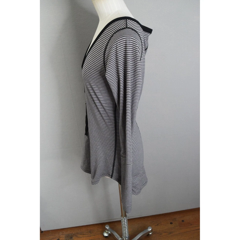 Lululemon Awesoma Henley 8? Top de manga larga a rayas camiseta deportiva para mujer Foto 2 de 4