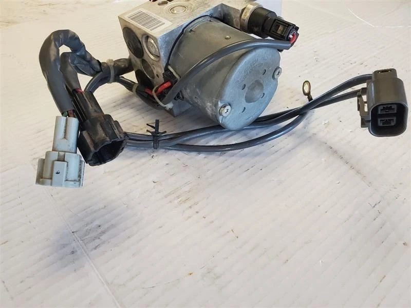Conjunto de módulo de bomba de freno antibloqueo ABS Infiniti G35 2003-2007 de 8/02 OEM Foto 3 de 3