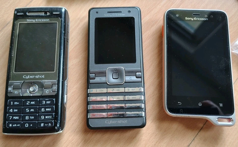 Drei simlockfreie Handys Sony Ericsson *Cybershot K800i, K770, Xperia active* - Bild 2 von 4