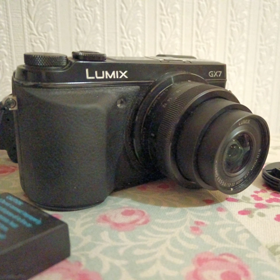Cámara Panasonic Lumix DMC-GX7 sin probar por lo que repuestos/reparación - por favor leer descripción - Imagen 4 de 4